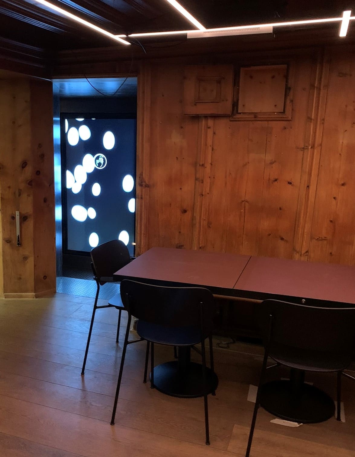 Die nächste Stufe der Hotellerie heißt Smart Hotel. Digitale Elemente und Anlaufstellen bestimmen zukünftig in der Hotellerie maßgeblich den Erfolg.